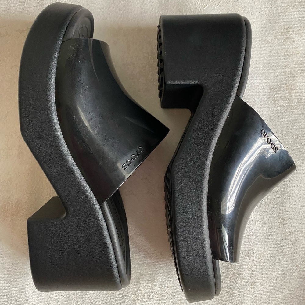 NWOT Crocs Brooklyn High Shine Heel Size 9